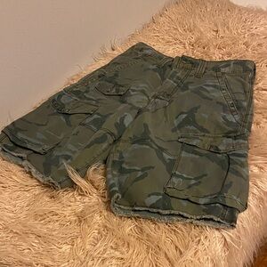 #141 Levi’s Camouflage Cargo Men Shorts